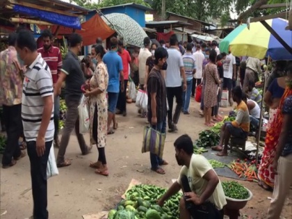 Markets in Agartala packed a day before 3-day COVID-19 lockdown | Markets in Agartala packed a day before 3-day COVID-19 lockdown