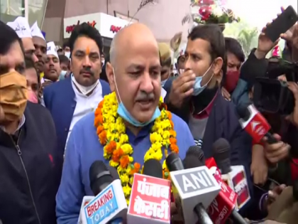 Sisodia in Lucknow, calls for debate on AAP vs BJP governance model | Sisodia in Lucknow, calls for debate on AAP vs BJP governance model Sisodia in Lucknow, calls for debate on AAP vs BJP governance model | Sisodia in Lucknow, calls for debate on AAP vs BJP governance model