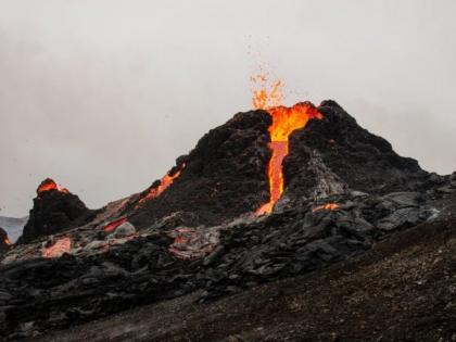 Volcano erupts in Iceland after days of earthquakes | Volcano erupts in Iceland after days of earthquakes