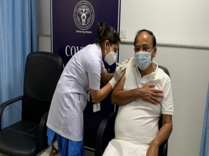 Venkaiah Naidu receives second dose of COVID-19 vaccine | Venkaiah Naidu receives second dose of COVID-19 vaccine