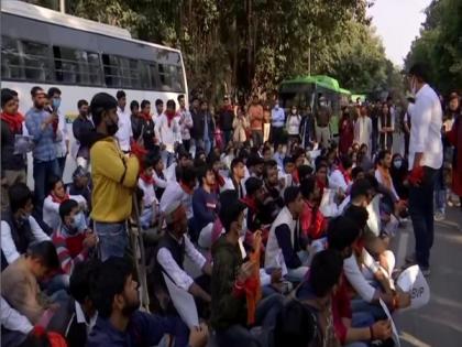 Thanjavur student suicide: ABVP members protest outside Tamil Nadu Bhavan demanding CBI probe | Thanjavur student suicide: ABVP members protest outside Tamil Nadu Bhavan demanding CBI probe