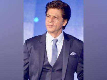 Shah Rukh Khan's first picture out after son Aryan's bail | Shah Rukh Khan's first picture out after son Aryan's bail Shah Rukh Khan's first picture out after son Aryan's bail | Shah Rukh Khan's first picture out after son Aryan's bail