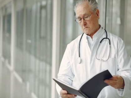 Study finds older patients with chronic conditions benefit from reading medical appointment notes | Study finds older patients with chronic conditions benefit from reading medical appointment notes