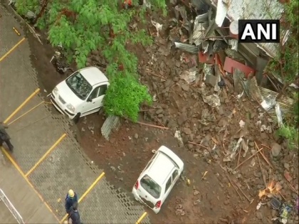 Three-member team to probe Pune wall collapse, submit report in 24 hours | Three-member team to probe Pune wall collapse, submit report in 24 hours