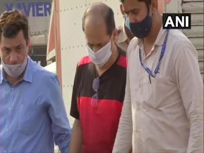 No money was demanded by Anil Deshmukh or his staff: Sachin Waze | No money was demanded by Anil Deshmukh or his staff: Sachin Waze No money was demanded by Anil Deshmukh or his staff: Sachin Waze | No money was demanded by Anil Deshmukh or his staff: Sachin Waze