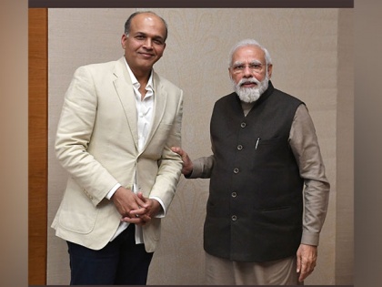 Ashutosh Gowariker meets PM Narendra Modi | Ashutosh Gowariker meets PM Narendra Modi