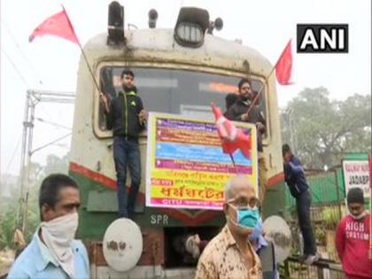 Left parties protest against farm laws in West Bengal, say similar situations prevailing across India | Left parties protest against farm laws in West Bengal, say similar situations prevailing across India Left parties protest against farm laws in West Bengal, say similar situations prevailing across India | Left parties protest against farm laws in West Bengal, say similar situations prevailing across India