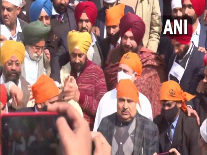 Punjab Polls: 5 Congress MPs absent from Rahul Gandhi's rally in Amritsar | Punjab Polls: 5 Congress MPs absent from Rahul Gandhi's rally in Amritsar