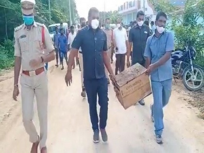 Telangana police seizes large amount of explosives from old building in Vikarabad | Telangana police seizes large amount of explosives from old building in Vikarabad