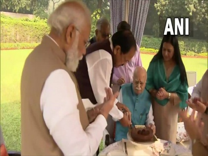 PM Modi, senior BJP leaders celebrate LK Advani's birthday at his residence in Delhi | PM Modi, senior BJP leaders celebrate LK Advani's birthday at his residence in Delhi