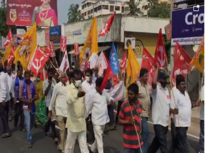 Bharat Bandh: Protesters raise slogans against Centre in Krishna district | Bharat Bandh: Protesters raise slogans against Centre in Krishna district