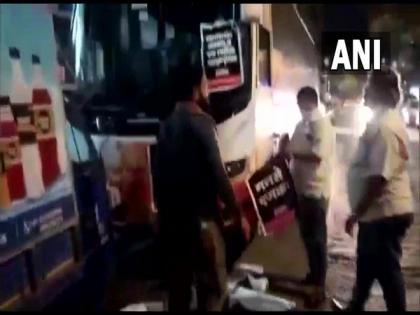 5 held for vandalising bus of IPL team in Mumbai | 5 held for vandalising bus of IPL team in Mumbai