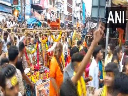 Ujjain: Enthusiastic devotees take part in Baba Mahakal's religious procession after lifting of COVID restrictions | Ujjain: Enthusiastic devotees take part in Baba Mahakal's religious procession after lifting of COVID restrictions Ujjain: Enthusiastic devotees take part in Baba Mahakal's religious procession after lifting of COVID restrictions | Ujjain: Enthusiastic devotees take part in Baba Mahakal's religious procession after lifting of COVID restrictions