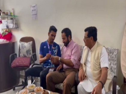 Punjab Sports Minister Gurmeet Singh visits residence of Thomas Cup-winning player Dhruv Kapila | Punjab Sports Minister Gurmeet Singh visits residence of Thomas Cup-winning player Dhruv Kapila