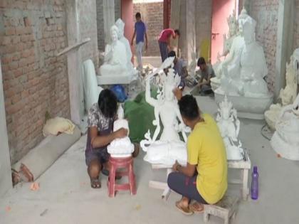 Netherlands man travels thousands of miles to see Indian artwork on Tibetan culture in Bengal | Netherlands man travels thousands of miles to see Indian artwork on Tibetan culture in Bengal