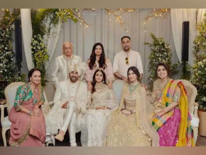 Ranbir-Alia wedding: Kapoors and Bhatts pose all smiles for perfect family picture | Ranbir-Alia wedding: Kapoors and Bhatts pose all smiles for perfect family picture