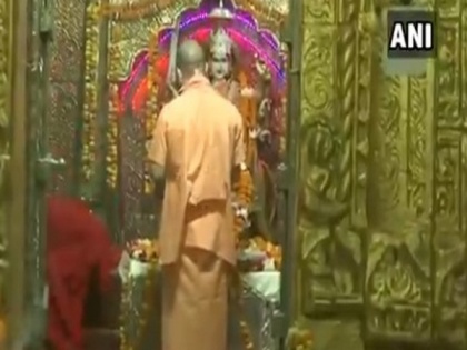 UP CM Yogi Adityanath offers prayers on first day of Navratri | UP CM Yogi Adityanath offers prayers on first day of Navratri