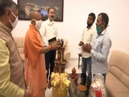 Yogi Adityanath buys products presented to him by artisans of UP's 'Mati Kala Hunar Bazar' | Yogi Adityanath buys products presented to him by artisans of UP's 'Mati Kala Hunar Bazar' Yogi Adityanath buys products presented to him by artisans of UP's 'Mati Kala Hunar Bazar' | Yogi Adityanath buys products presented to him by artisans of UP's 'Mati Kala Hunar Bazar'