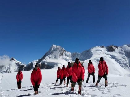 ITBP creates record, practices yoga at 22,850 feet | ITBP creates record, practices yoga at 22,850 feet