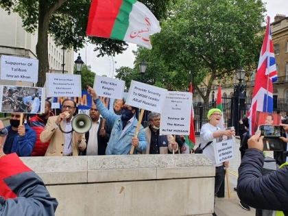 MQM stages protest in London against Pak PM's threat to assassinate Altaf Hussain | MQM stages protest in London against Pak PM's threat to assassinate Altaf Hussain