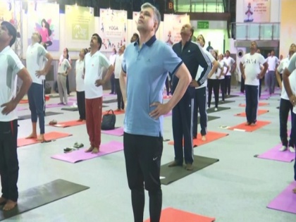 Ashwini Vaishnaw takes part in countdown event for Yoga Day | Ashwini Vaishnaw takes part in countdown event for Yoga Day
