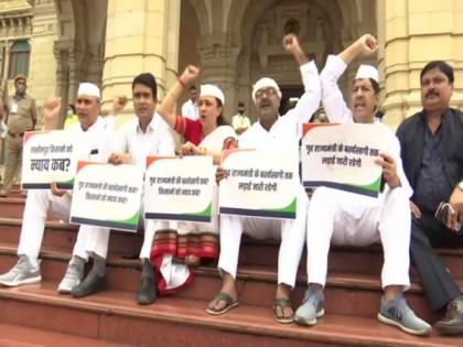 Cong protests outside UP assembly, demands dismissal of MoS Teni | Cong protests outside UP assembly, demands dismissal of MoS Teni