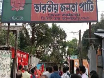 West Bengal polls: BJP supporters vandalise party's office in Jalpaiguri | West Bengal polls: BJP supporters vandalise party's office in Jalpaiguri