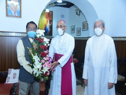 Arch Bishop Ferrao calls on Goa Governor | Arch Bishop Ferrao calls on Goa Governor