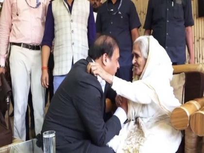 Assam CM assures help to 90-yr-old woman over issue involving her son | Assam CM assures help to 90-yr-old woman over issue involving her son Assam CM assures help to 90-yr-old woman over issue involving her son | Assam CM assures help to 90-yr-old woman over issue involving her son