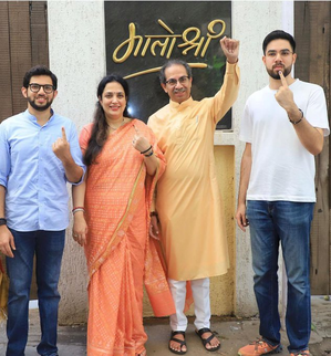 LS polls: Galmour galore as Thackerays join Bollywood stars to vote in Mumbai (LEAD)