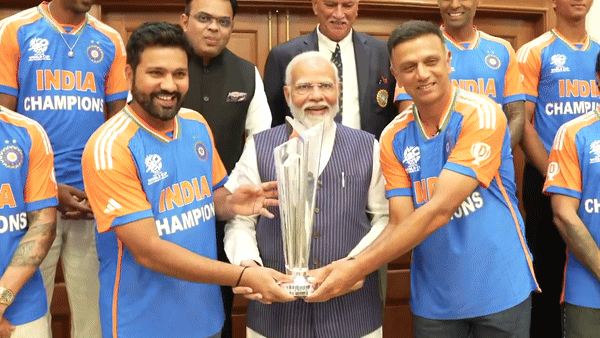 PM Modi meets victorious ICC T20 World Cup team at his residence | Latest cricket News at www.lokmattimes.com