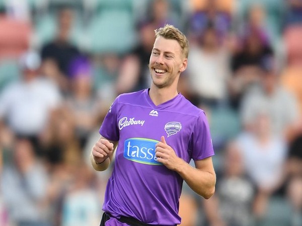 Riley Meredith signs with Somerset for Blast campaign