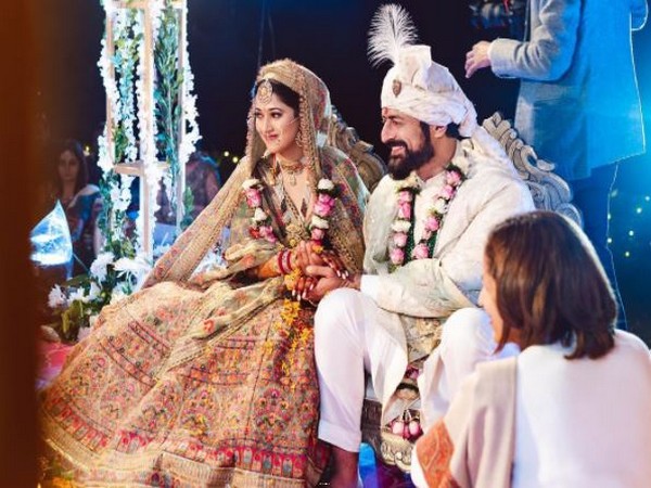 Devon Ke Dev Mahadev' fame actor Mohit Raina announces marriage by sharing  wedding pics 
