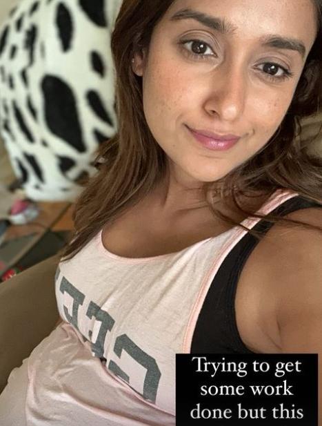 Ileana Dcruz Flaunts Third Trimester Glow In Latest Selfie 9146