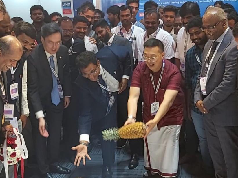 Tn Minister Trb Rajaa Singapore Envoy Open Singapore Pavilion At Tamil Nadu Global Investors 0445