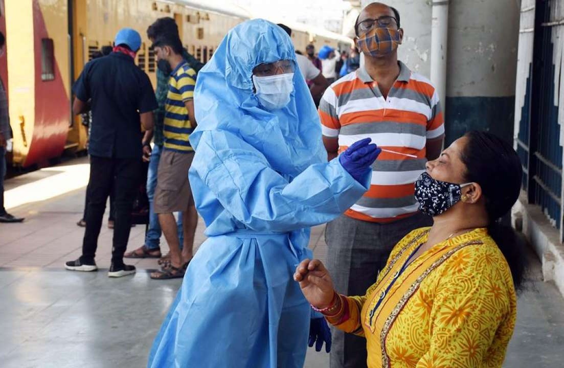 up govt makes wearing of mask compulsory in ncr, lucknow amid rising cases | www.lokmattimes.com