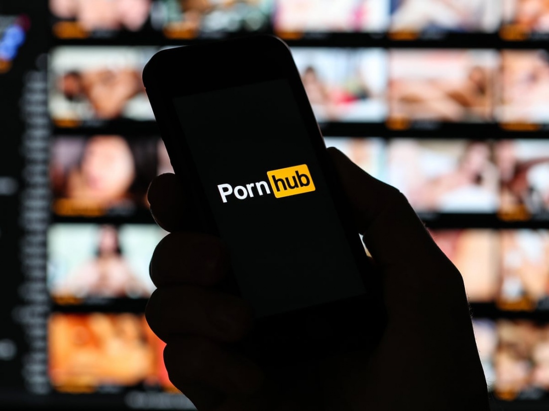 Lesbian Porn Hub Video Pornhub's Year Review study reveals Gen Z viewers are more likely to watch Lesbian  videos | www.lokmattimes.com