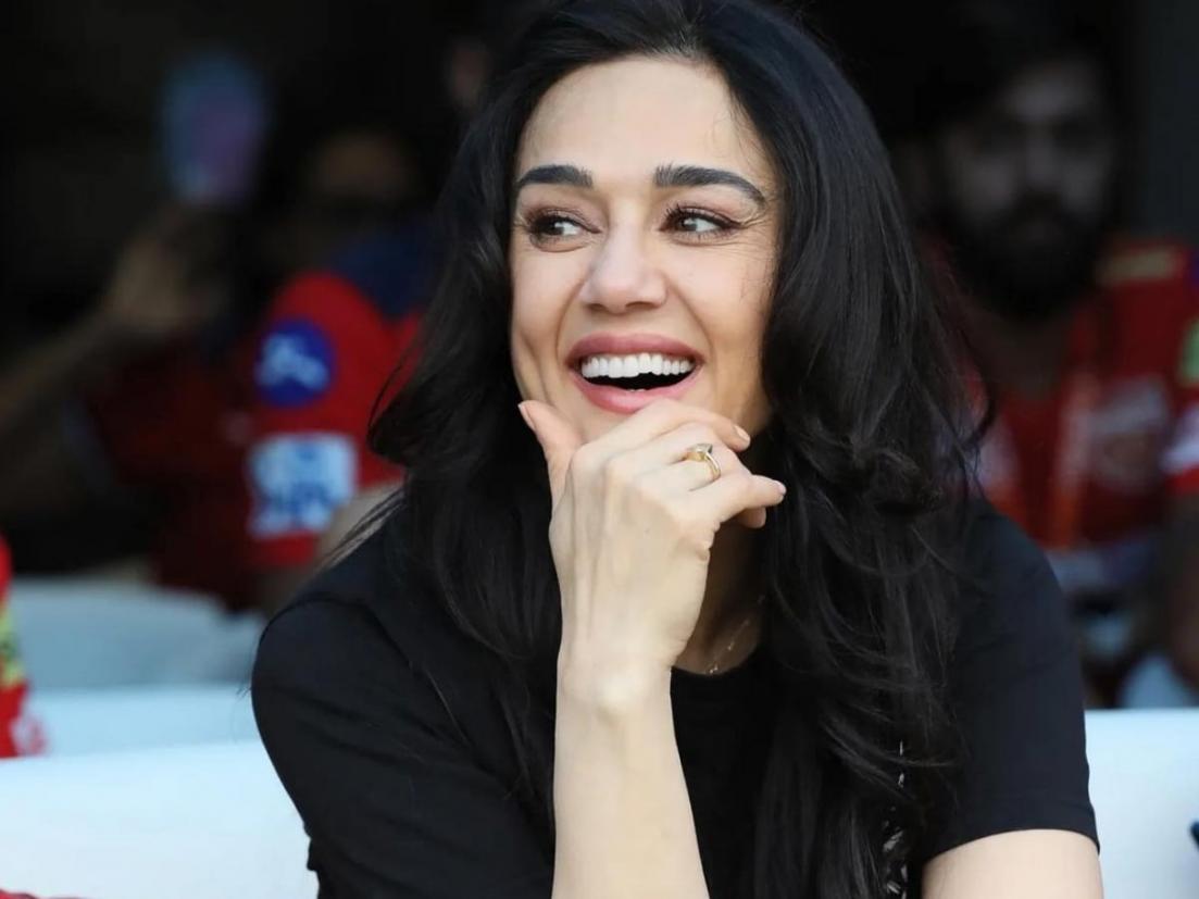 Preity Zinta reveals unknown woman forcibly kissed her daughter on lips www.lokmattimes