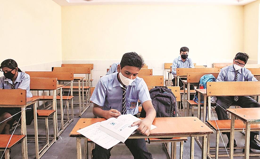 Tamil Nadu govt decides against reopening of schools from November 16 |  english.lokmat.com