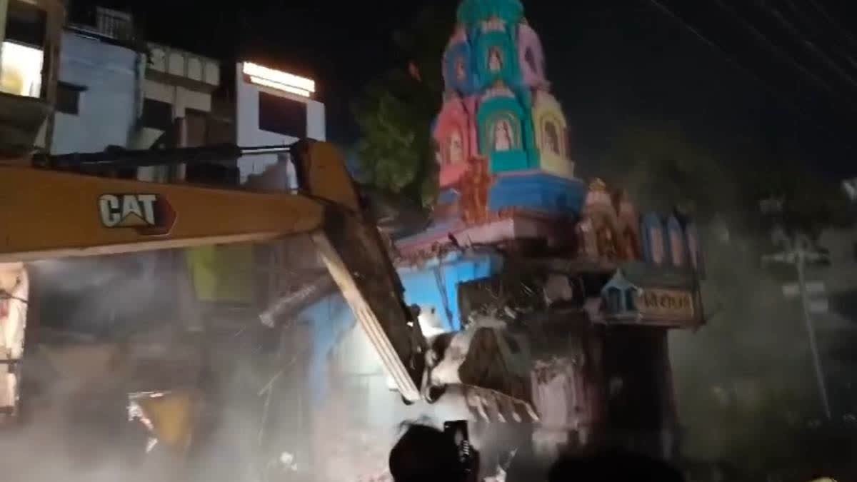 Uttar Pradesh: PWD Worker Dies As Temple Dome Collapses During Demolition In Chandauli