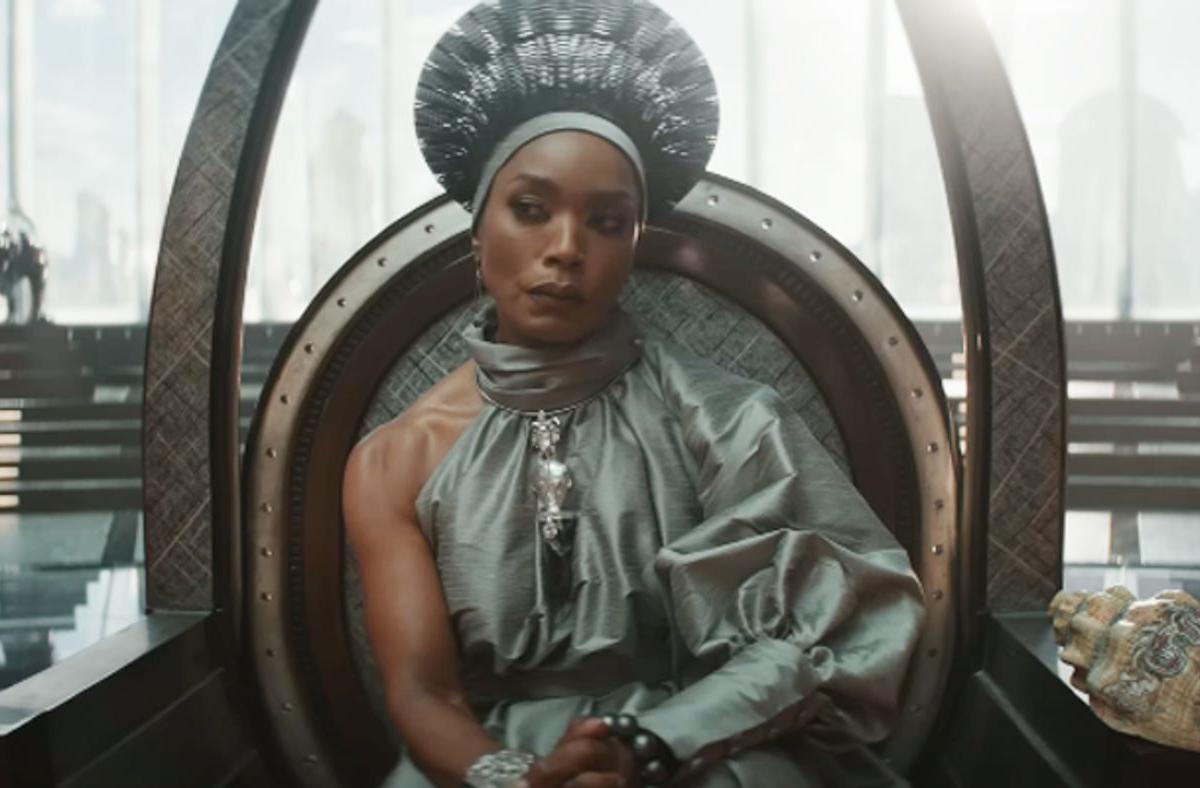 Angela Bassett Wins Golden Globe for Best Supporting Actress for ...