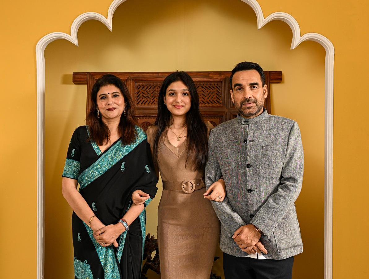 Pankaj Tripathi Returns to Theatre After 12 Years With Home Production ‘Lailaaj’, Shares Stage With Daughter Aashi