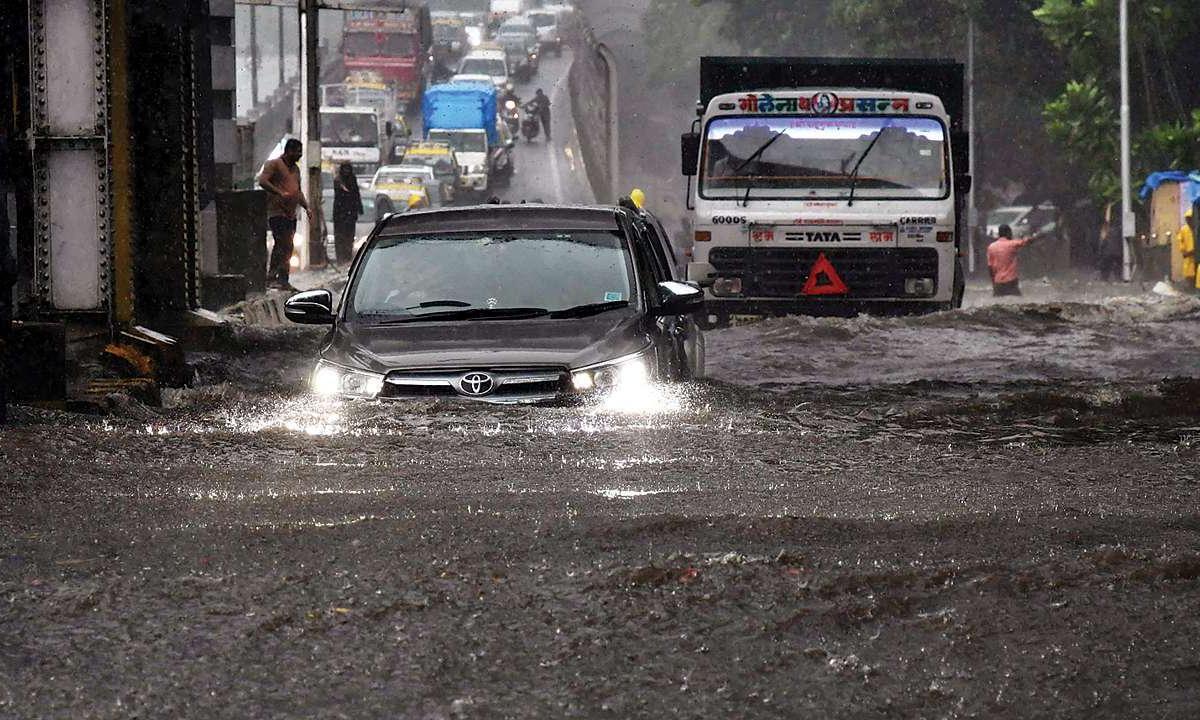 Mumbai Rains: Heavy Downpour Triggers Severe Waterlogging Near CSMI ...