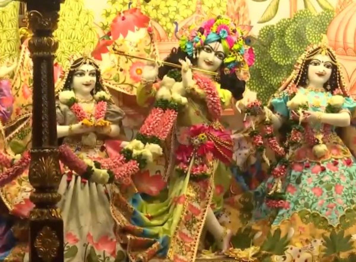 Janmashtami 2024 Temples Decked Up, Devotees Flock to Temples To