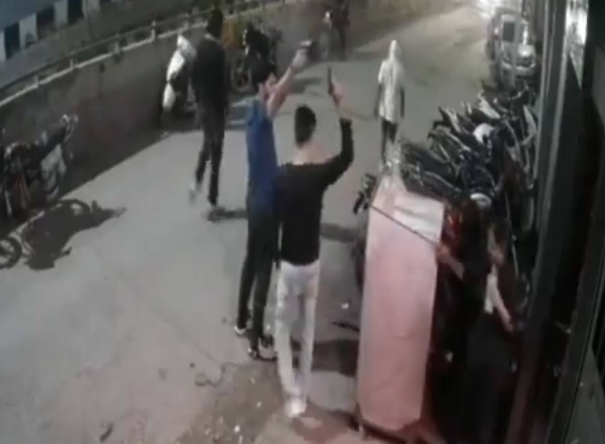 Delhi Firing: Four Men Open Fire Outside Night Club in Seemapuri, One ...