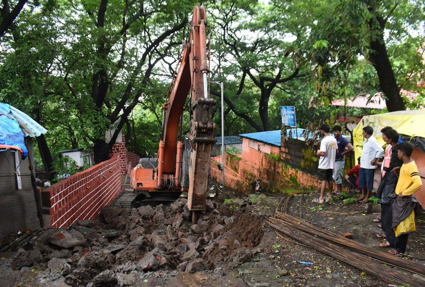 Navi Mumbai: CIDCO Begins Demolition of 30 Illegal Religious Structures ...