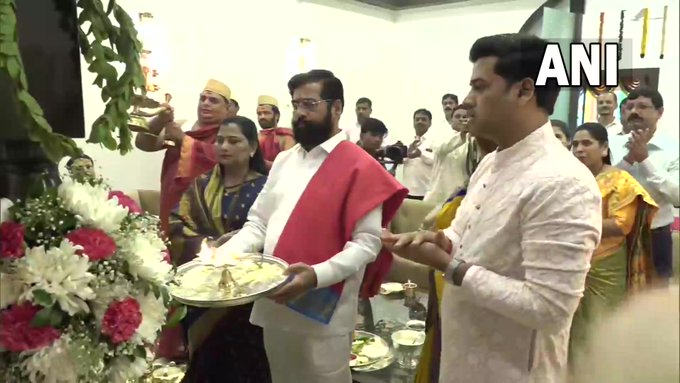 Ganesh Chaturthi 2022: CM Eknath Shinde offers prayers to Lord Ganesha ...