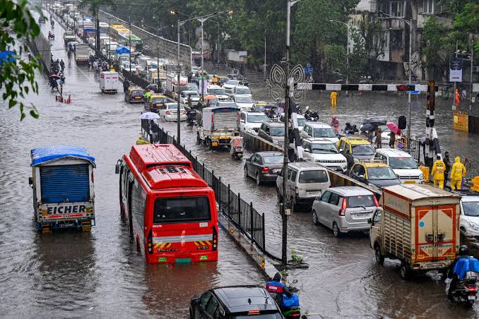 Mumbai Under Rain Red Alert on Sunday; BMC Urges Citizens to Stay Indoors