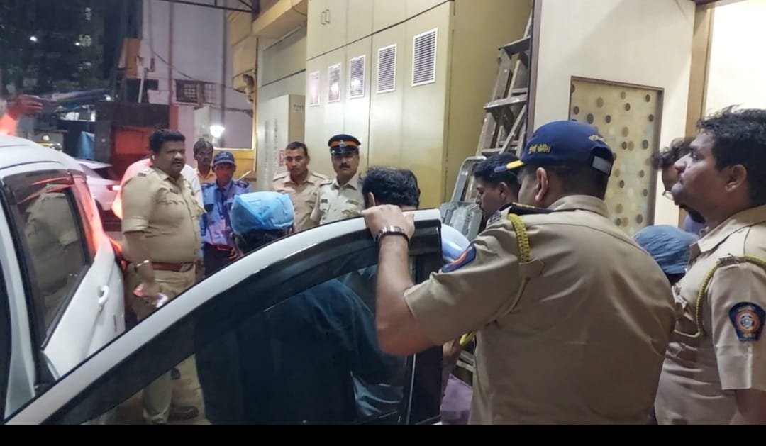 Mumbai: Speeding Car Hits Biker on Western Express Highway; Bystanders ...