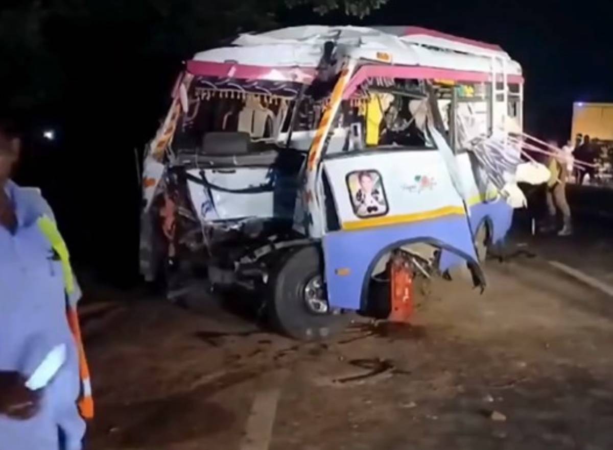 Tamil Nadu Accident: 6 Killed After Mini-Bus Crashes Into Tree in ...